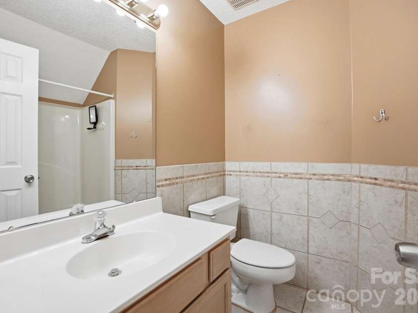 11323 Laurel View Drive, Charlotte, NC 28273.  MLS# CAR4391309, YatesRealty ID 30453. 