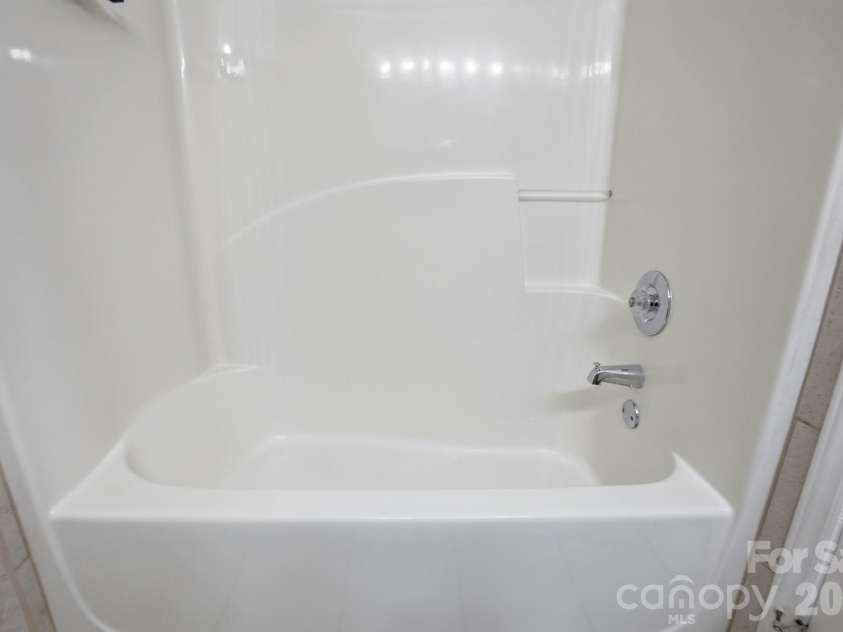 11323 Laurel View Drive, Charlotte, NC 28273.  MLS# CAR4391309, YatesRealty ID 30453. 