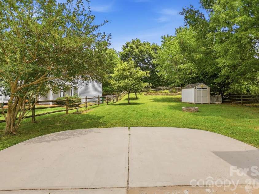 11323 Laurel View Drive, Charlotte, NC 28273.  MLS# CAR4391309, YatesRealty ID 30453. 
