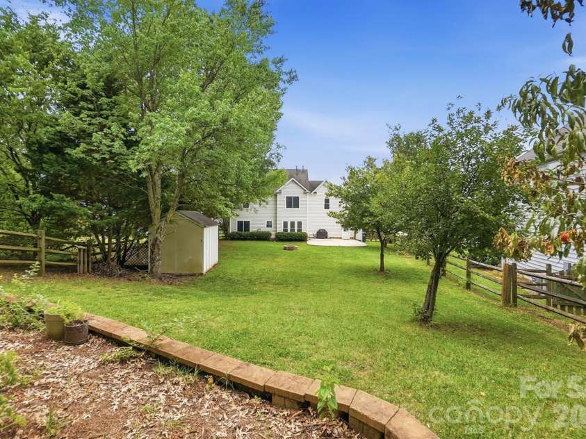 11323 Laurel View Drive, Charlotte, NC 28273.  MLS# CAR4391309, YatesRealty ID 30453. 