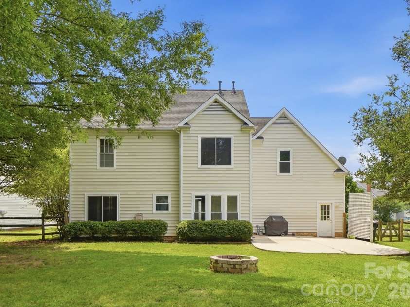 11323 Laurel View Drive, Charlotte, NC 28273.  MLS# CAR4391309, YatesRealty ID 30453. 