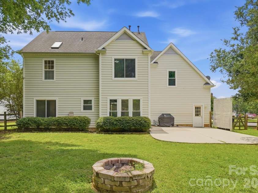 11323 Laurel View Drive, Charlotte, NC 28273.  MLS# CAR4391309, YatesRealty ID 30453. 