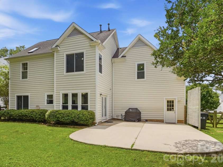 11323 Laurel View Drive, Charlotte, NC 28273.  MLS# CAR4391309, YatesRealty ID 30453. 