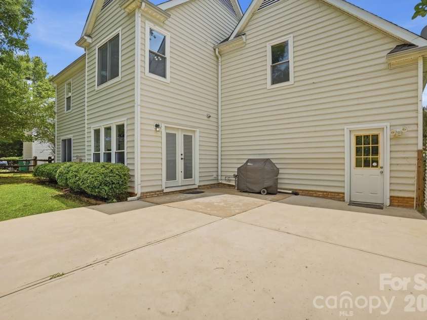 11323 Laurel View Drive, Charlotte, NC 28273.  MLS# CAR4391309, YatesRealty ID 30453. 
