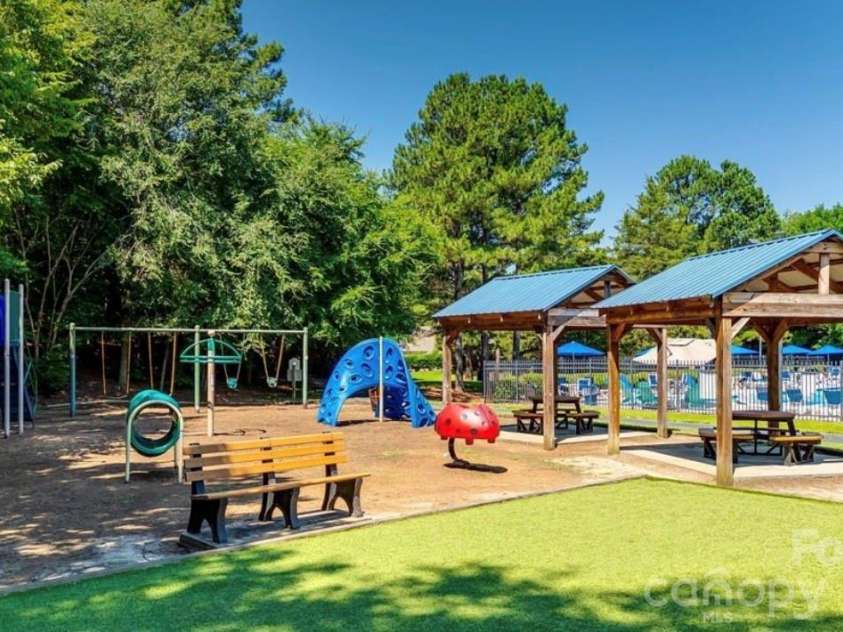 11323 Laurel View Drive, Charlotte, NC 28273.  MLS# CAR4391309, YatesRealty ID 30453. 