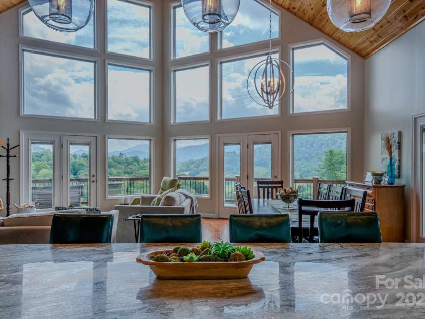 27 Country Beech Lane, Burnsville, NC 28714.  MLS# CAR4288106, YatesRealty ID 30453. 