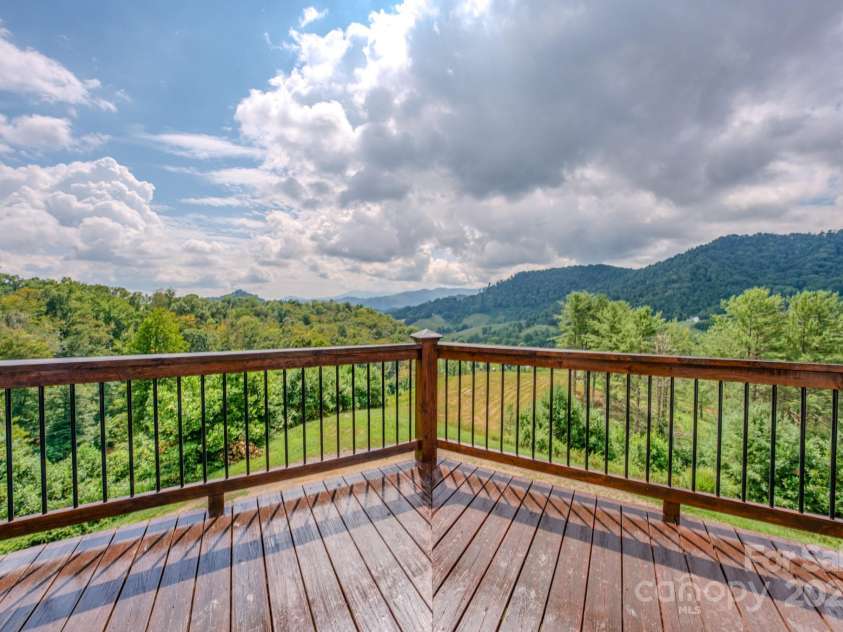 27 Country Beech Lane, Burnsville, NC 28714.  MLS# CAR4288106, YatesRealty ID 30453. 