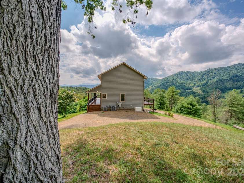 27 Country Beech Lane, Burnsville, NC 28714.  MLS# CAR4288106, YatesRealty ID 30453. 