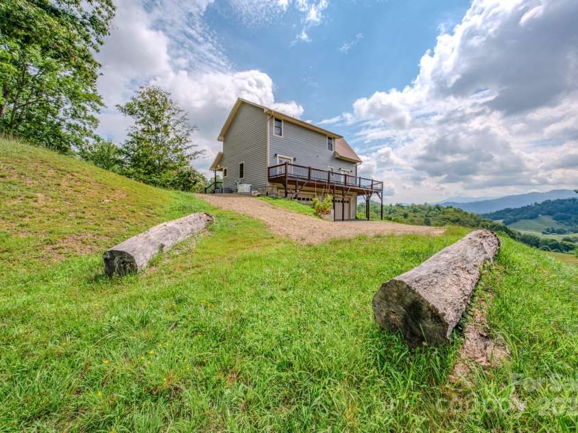 27 Country Beech Lane, Burnsville, NC 28714.  MLS# CAR4288106, YatesRealty ID 30453. 