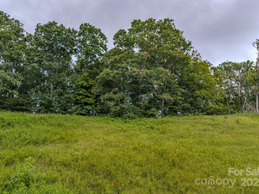 27 Country Beech Lane, Burnsville, NC 28714.  MLS# CAR4288106, YatesRealty ID 30453. 