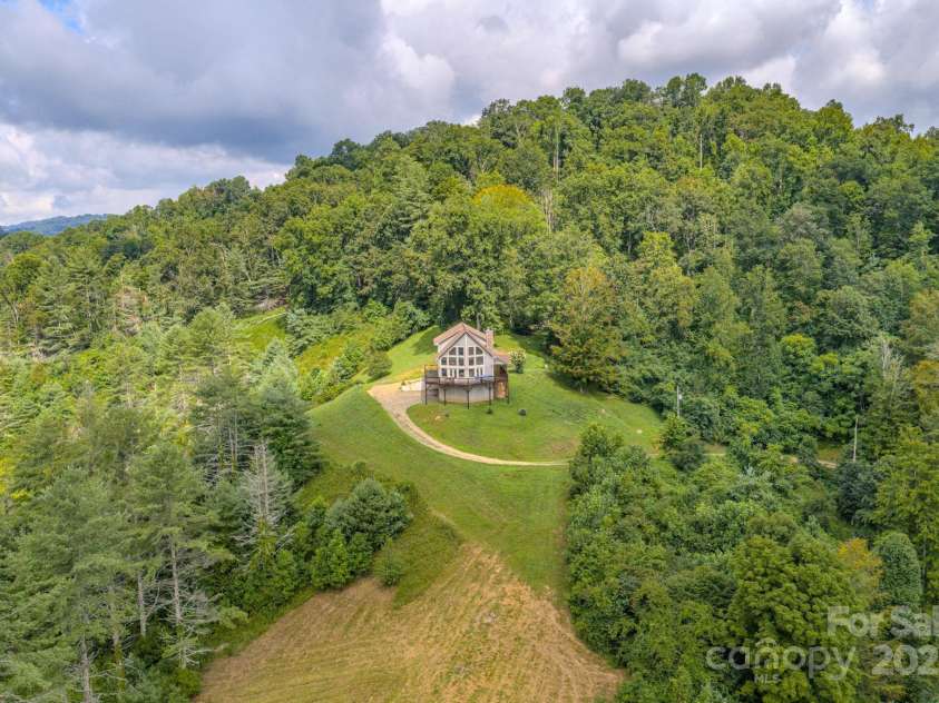 27 Country Beech Lane, Burnsville, NC 28714.  MLS# CAR4288106, YatesRealty ID 30453. 
