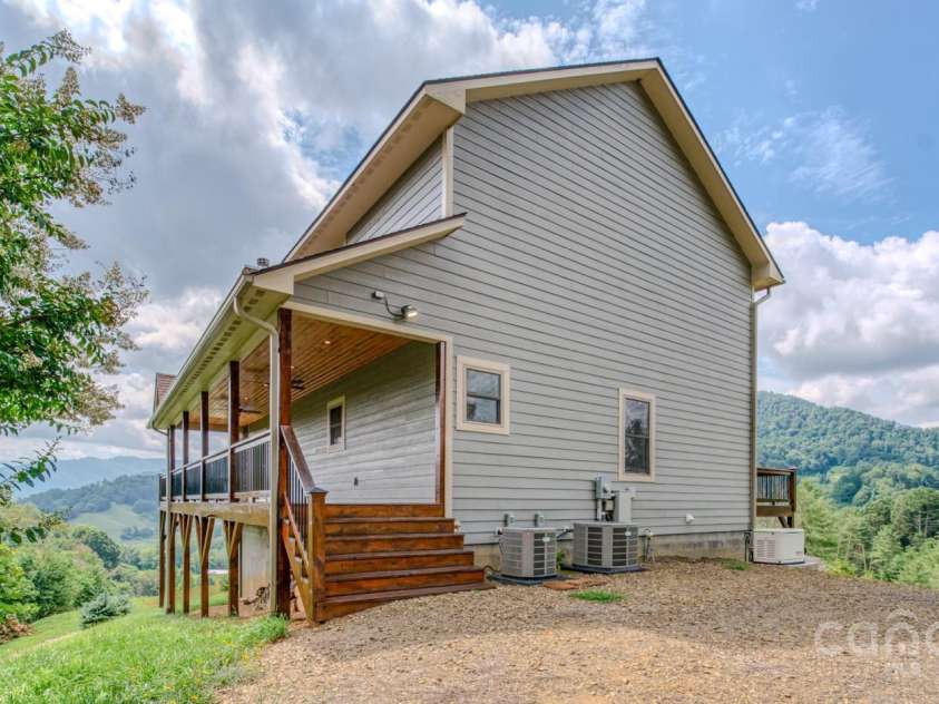 27 Country Beech Lane, Burnsville, NC 28714.  MLS# CAR4288106, YatesRealty ID 30453. 