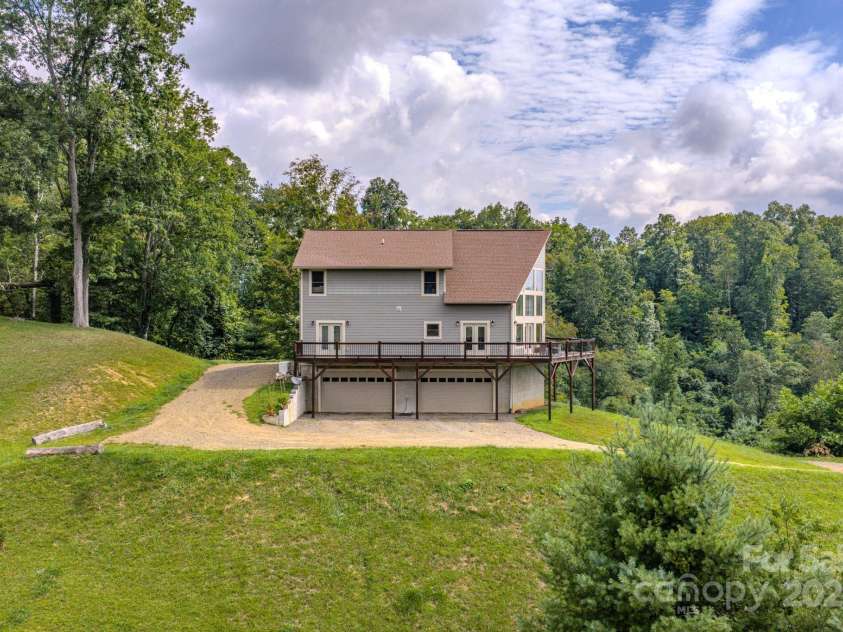 27 Country Beech Lane, Burnsville, NC 28714.  MLS# CAR4288106, YatesRealty ID 30453. 
