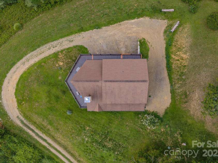 27 Country Beech Lane, Burnsville, NC 28714.  MLS# CAR4288106, YatesRealty ID 30453. 