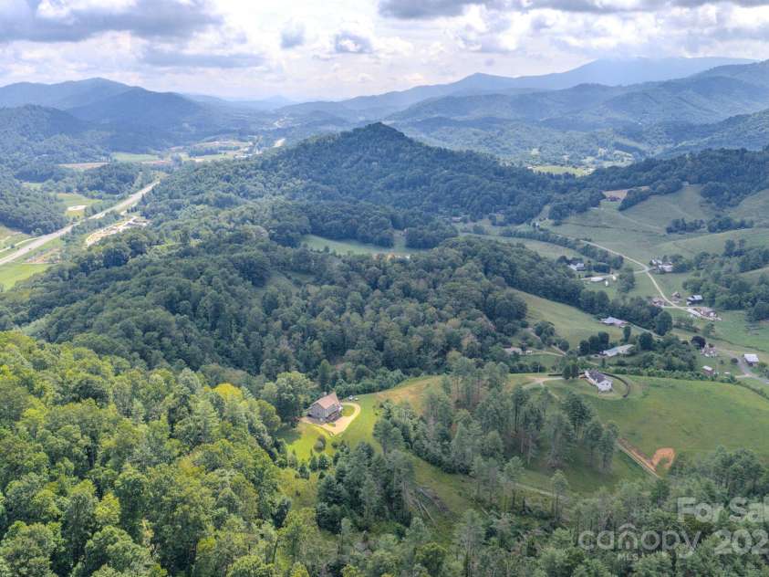 27 Country Beech Lane, Burnsville, NC 28714.  MLS# CAR4288106, YatesRealty ID 30453. 