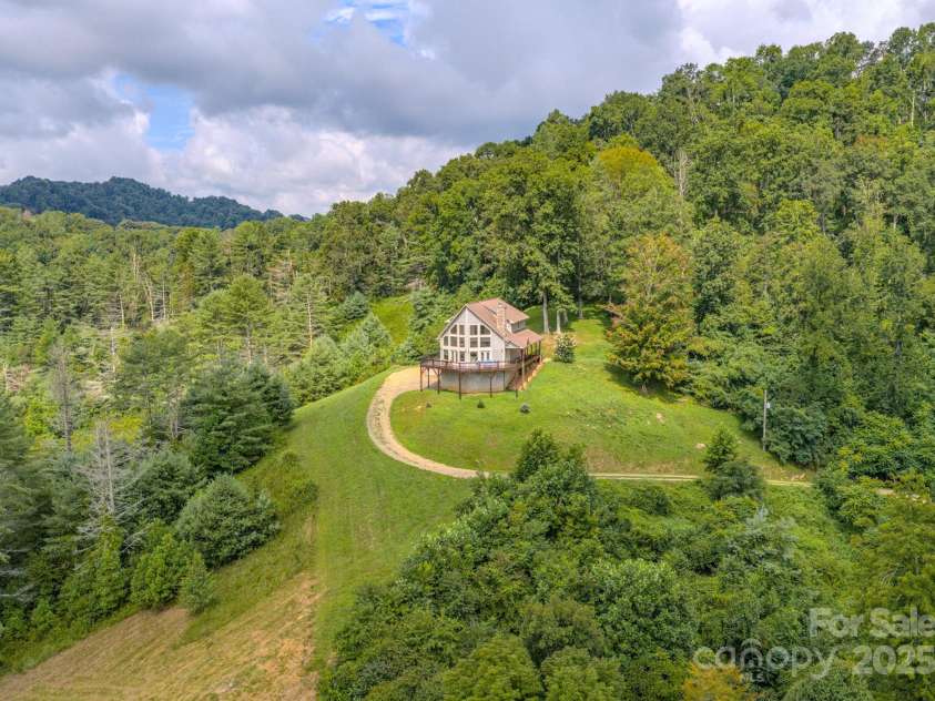27 Country Beech Lane, Burnsville, NC 28714.  MLS# CAR4288106, YatesRealty ID 30453. 
