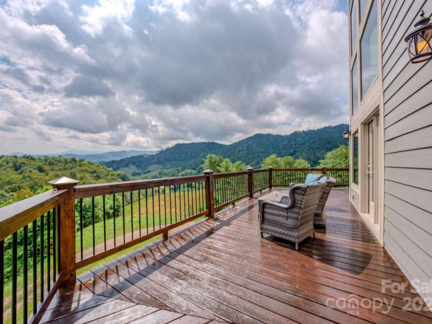 27 Country Beech Lane, Burnsville, NC 28714.  MLS# CAR4288106, YatesRealty ID 30453. 