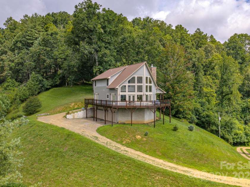 27 Country Beech Lane, Burnsville, NC 28714.  MLS# CAR4288106, YatesRealty ID 30453. 