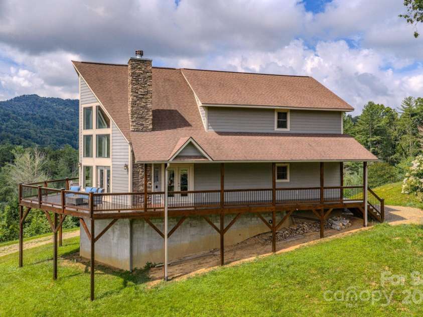 27 Country Beech Lane, Burnsville, NC 28714.  MLS# CAR4288106, YatesRealty ID 30453. 