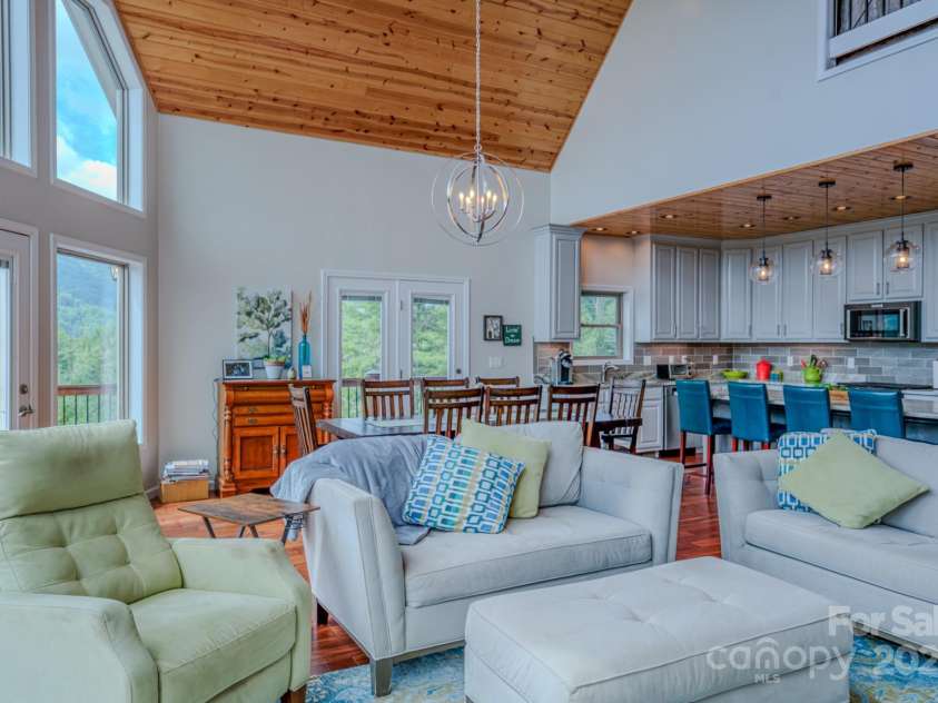 27 Country Beech Lane, Burnsville, NC 28714.  MLS# CAR4288106, YatesRealty ID 30453. 