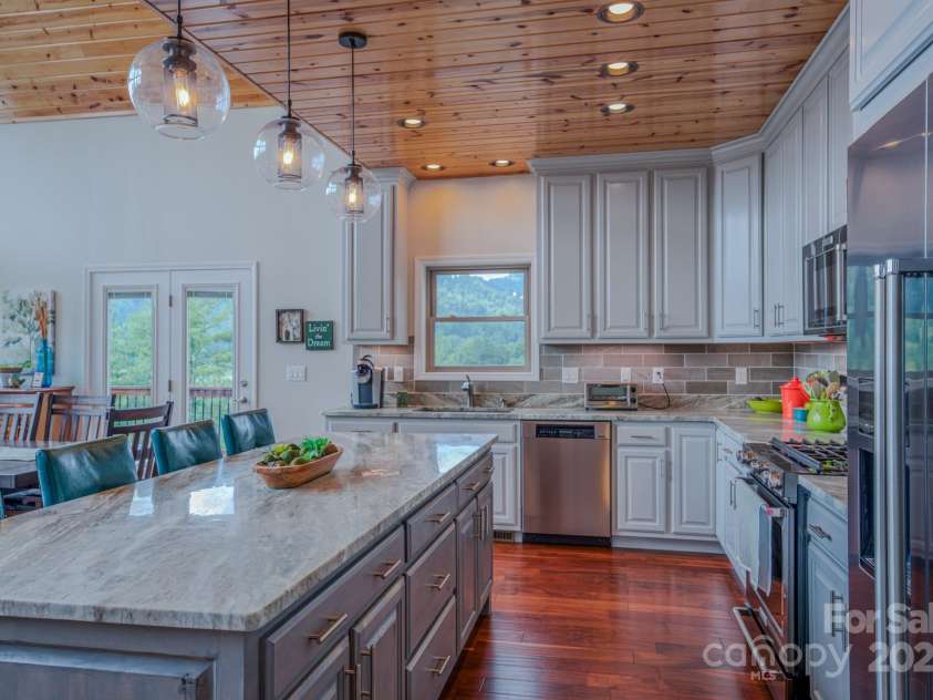 27 Country Beech Lane, Burnsville, NC 28714.  MLS# CAR4288106, YatesRealty ID 30453. 