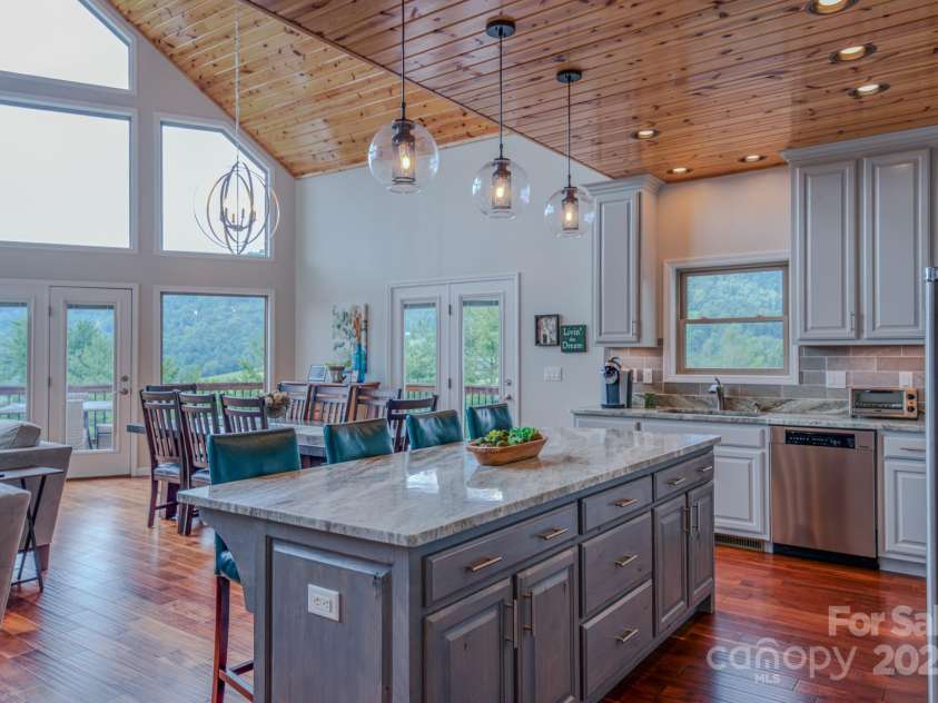 27 Country Beech Lane, Burnsville, NC 28714.  MLS# CAR4288106, YatesRealty ID 30453. 