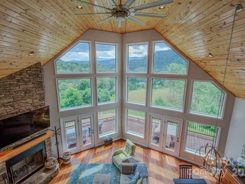 27 Country Beech Lane, Burnsville, NC 28714.  MLS# CAR4288106, YatesRealty ID 30453. 