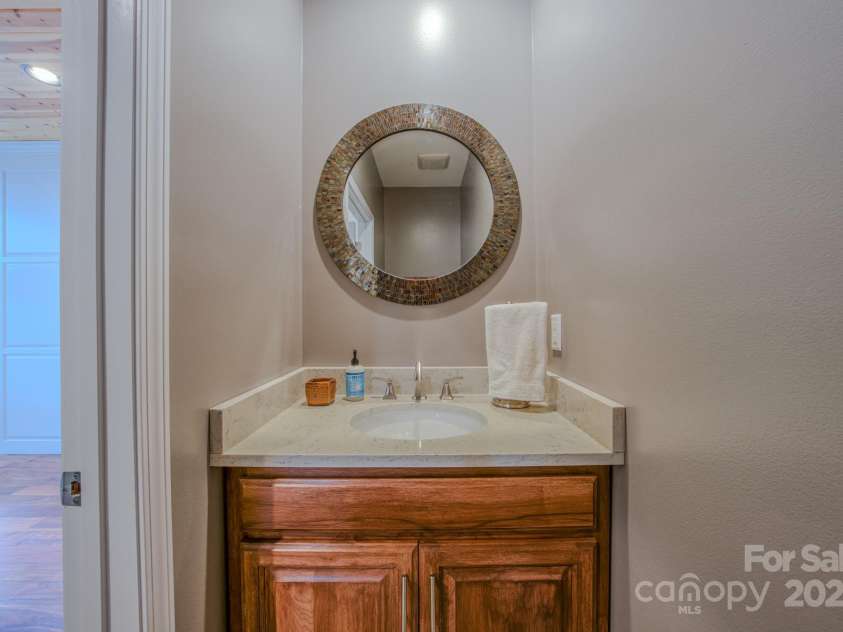27 Country Beech Lane, Burnsville, NC 28714.  MLS# CAR4288106, YatesRealty ID 30453. Half bath main level