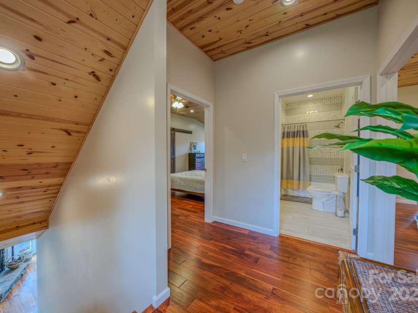 27 Country Beech Lane, Burnsville, NC 28714.  MLS# CAR4288106, YatesRealty ID 30453. Landing upstairs