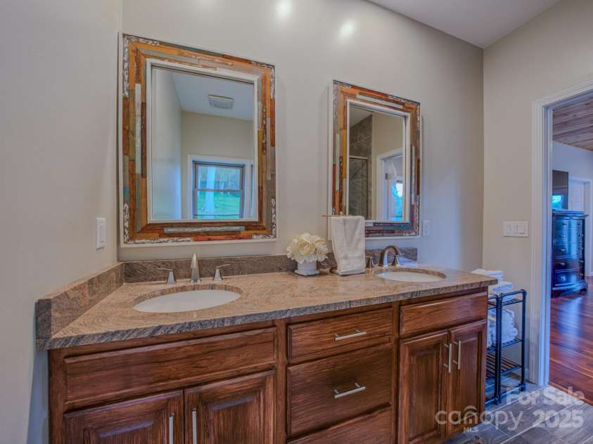 27 Country Beech Lane, Burnsville, NC 28714.  MLS# CAR4288106, YatesRealty ID 30453. Primary bath