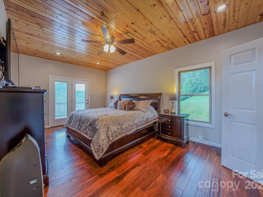 27 Country Beech Lane, Burnsville, NC 28714.  MLS# CAR4288106, YatesRealty ID 30453. Primary bedroom
