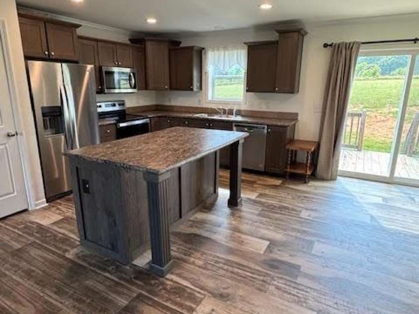 202 Back Acres Lane, Kannapolis, NC 28081.  MLS# CAR4288113, YatesRealty ID 30454. 