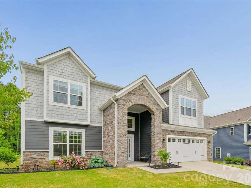 7202 Glenroe Drive, Huntersville, NC 28078.  MLS# CAR4376638, YatesRealty ID 30454. 