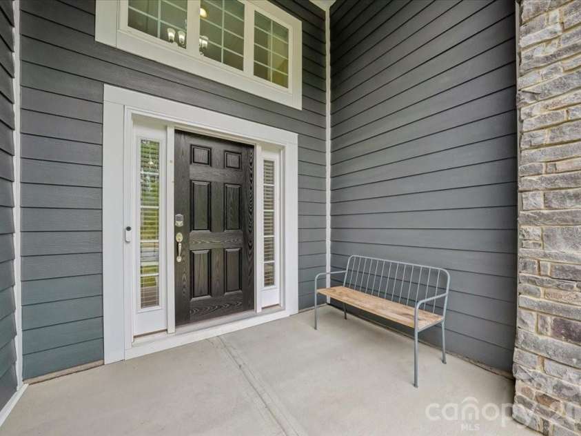 7202 Glenroe Drive, Huntersville, NC 28078.  MLS# CAR4376638, YatesRealty ID 30454. 