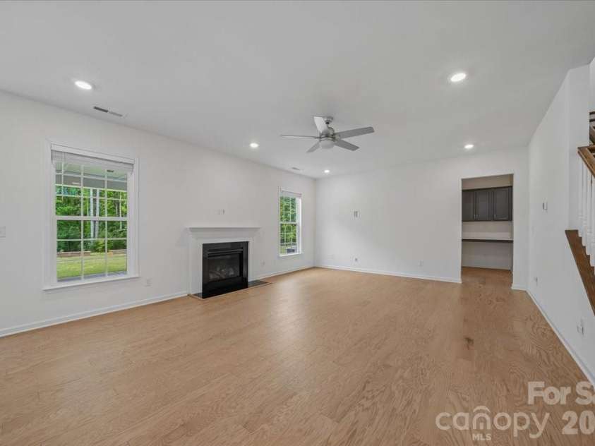 7202 Glenroe Drive, Huntersville, NC 28078.  MLS# CAR4376638, YatesRealty ID 30454. 