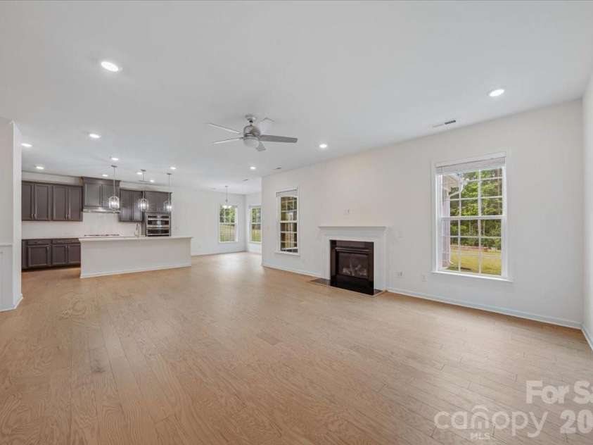 7202 Glenroe Drive, Huntersville, NC 28078.  MLS# CAR4376638, YatesRealty ID 30454. 
