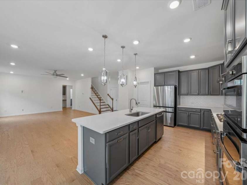 7202 Glenroe Drive, Huntersville, NC 28078.  MLS# CAR4376638, YatesRealty ID 30454. 