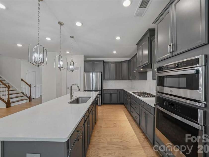 7202 Glenroe Drive, Huntersville, NC 28078.  MLS# CAR4376638, YatesRealty ID 30454. 