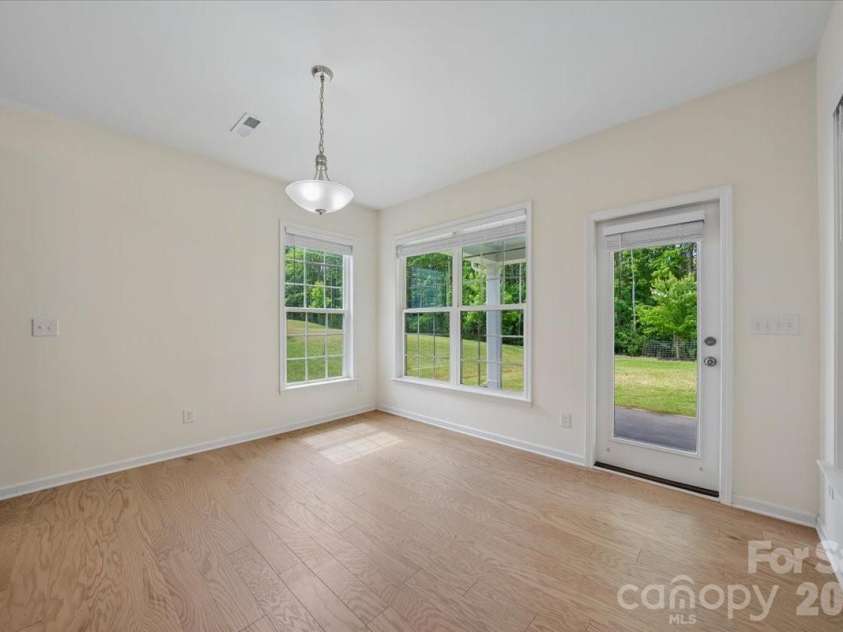 7202 Glenroe Drive, Huntersville, NC 28078.  MLS# CAR4376638, YatesRealty ID 30454. 