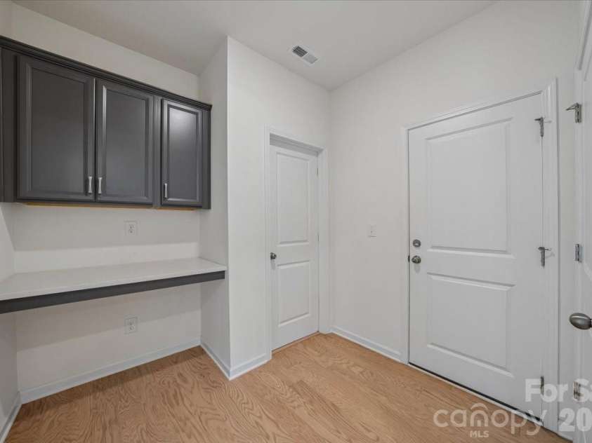 7202 Glenroe Drive, Huntersville, NC 28078.  MLS# CAR4376638, YatesRealty ID 30454. 