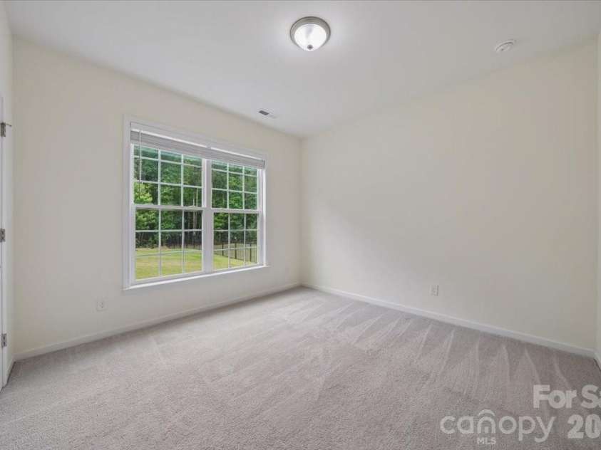 7202 Glenroe Drive, Huntersville, NC 28078.  MLS# CAR4376638, YatesRealty ID 30454. 