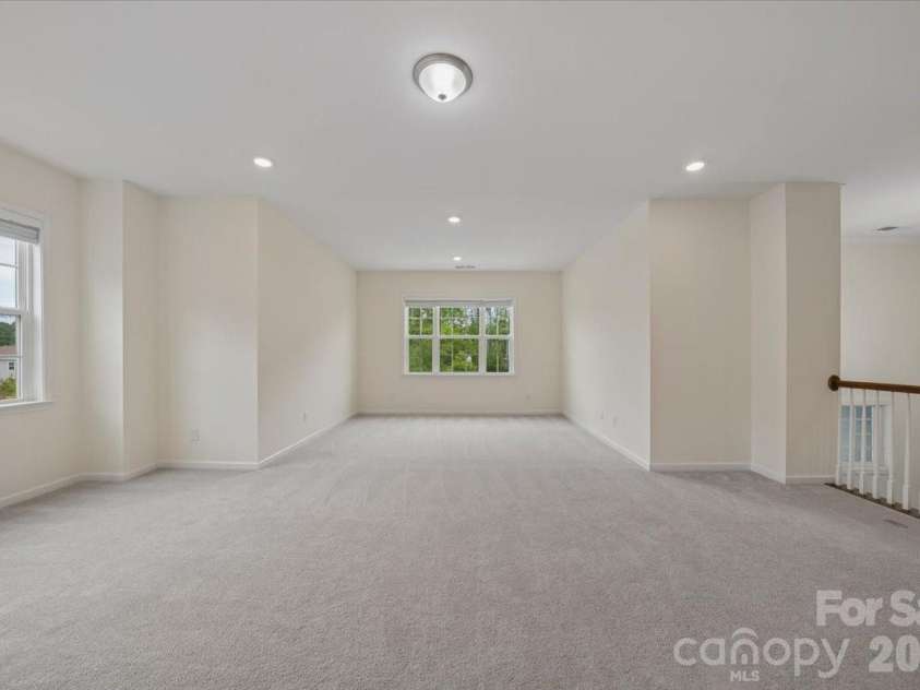 7202 Glenroe Drive, Huntersville, NC 28078.  MLS# CAR4376638, YatesRealty ID 30454. 