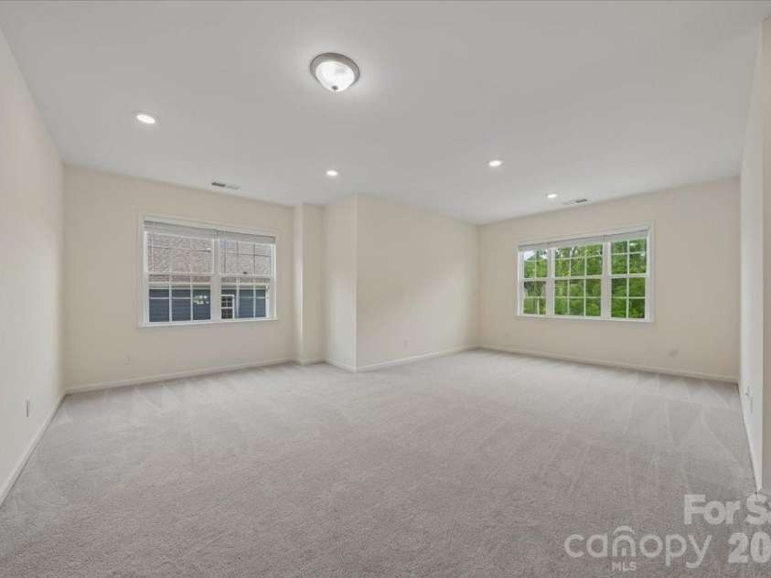 7202 Glenroe Drive, Huntersville, NC 28078.  MLS# CAR4376638, YatesRealty ID 30454. 