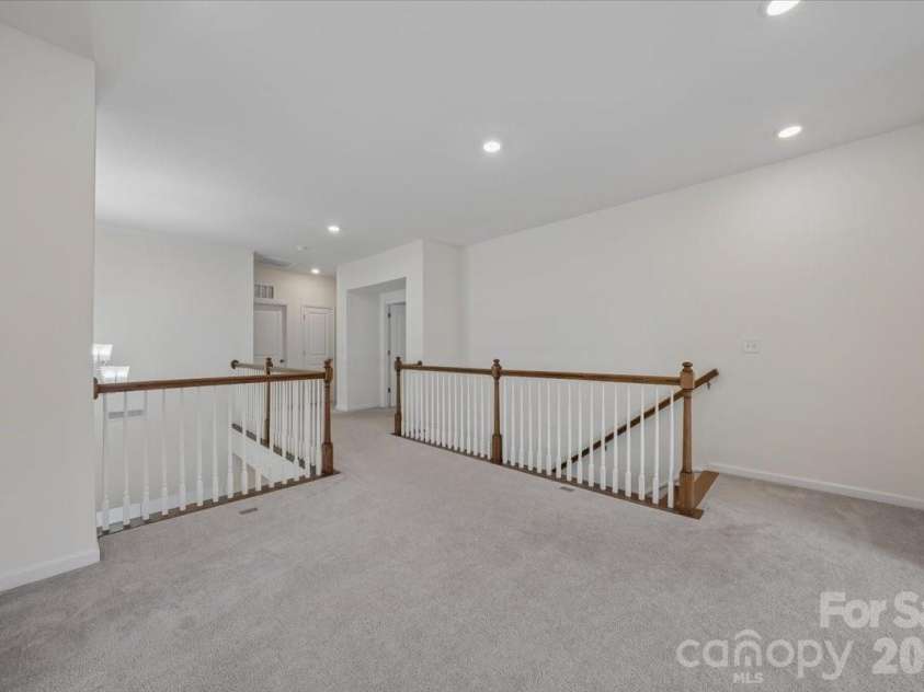 7202 Glenroe Drive, Huntersville, NC 28078.  MLS# CAR4376638, YatesRealty ID 30454. 