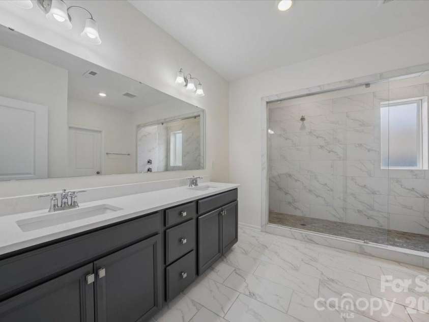 7202 Glenroe Drive, Huntersville, NC 28078.  MLS# CAR4376638, YatesRealty ID 30454. 
