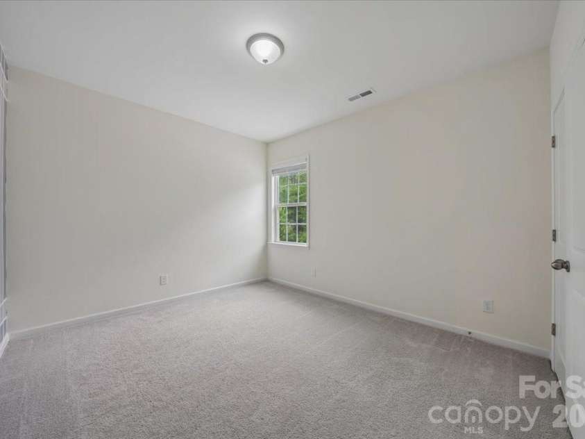 7202 Glenroe Drive, Huntersville, NC 28078.  MLS# CAR4376638, YatesRealty ID 30454. 