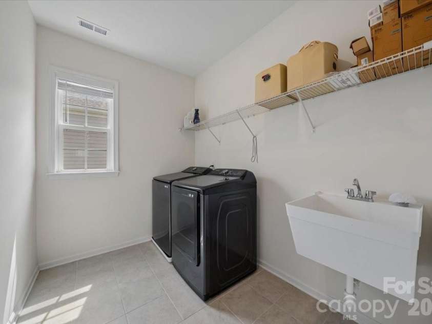 7202 Glenroe Drive, Huntersville, NC 28078.  MLS# CAR4376638, YatesRealty ID 30454. 