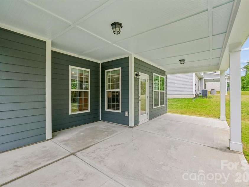 7202 Glenroe Drive, Huntersville, NC 28078.  MLS# CAR4376638, YatesRealty ID 30454. 