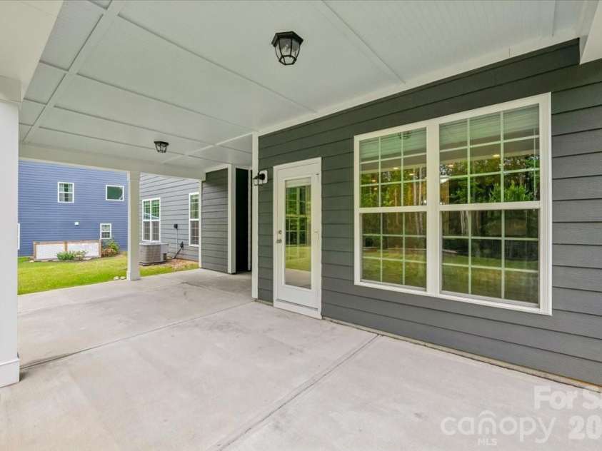 7202 Glenroe Drive, Huntersville, NC 28078.  MLS# CAR4376638, YatesRealty ID 30454. 