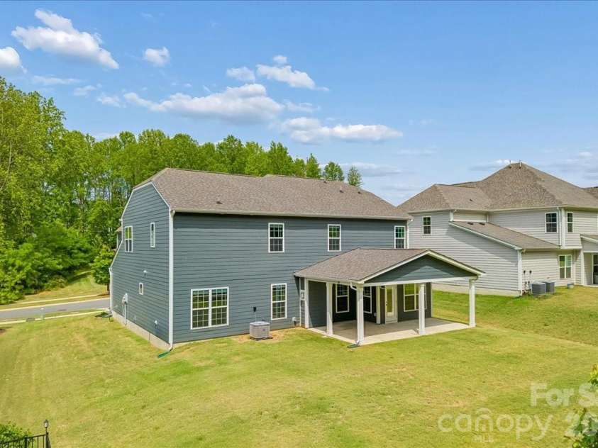 7202 Glenroe Drive, Huntersville, NC 28078.  MLS# CAR4376638, YatesRealty ID 30454. 